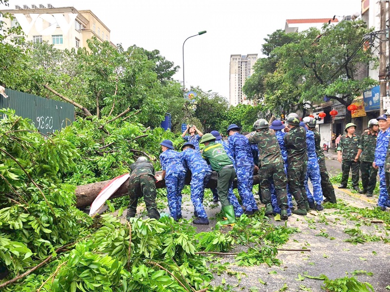 Clearing obstacles to ensure smooth traffic flow
