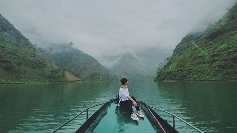 Boating in Nho Que River
